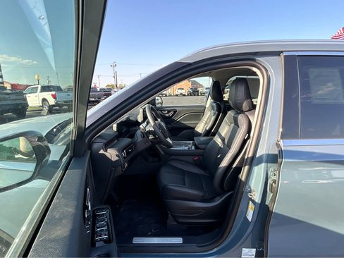 New 2025 Lincoln Aviator AWD w/ Equipment Group 101A image 19