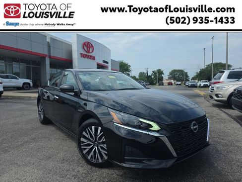 Used 2025 Nissan Altima 2.5 SV FWD image 1