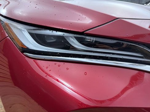 Used 2022 Toyota Venza XLE image 31