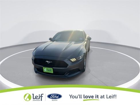 Used 2017 Ford Mustang Coupe image 4