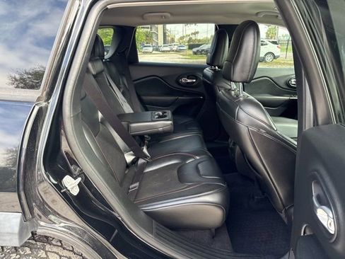 Used 2019 Jeep Cherokee Trailhawk w/ Cold Weather Group image 8