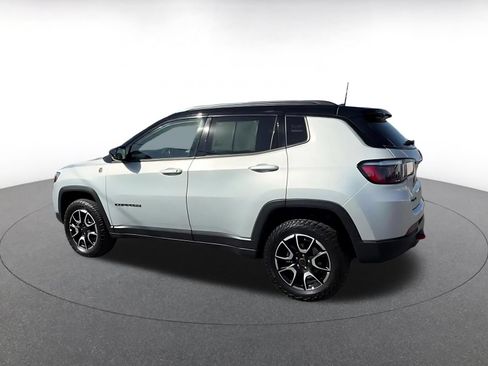 Used 2025 Jeep Compass Trailhawk AWD/4WD image 10