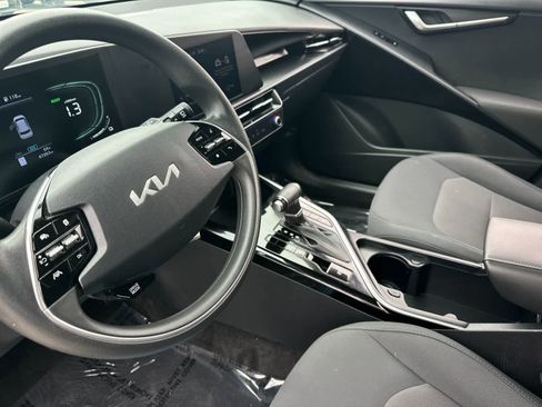 Used 2023 Kia Niro LX FWD image 12