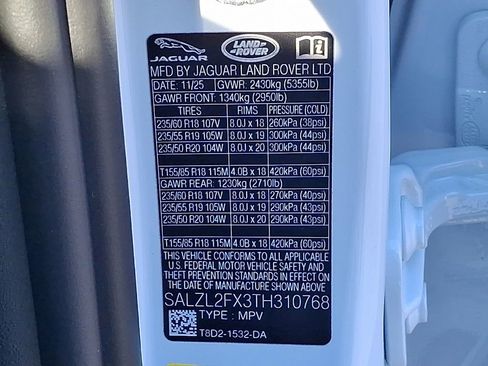 New 2026 Land Rover Range Rover Evoque Dynamic SE AWD/4WD image 16