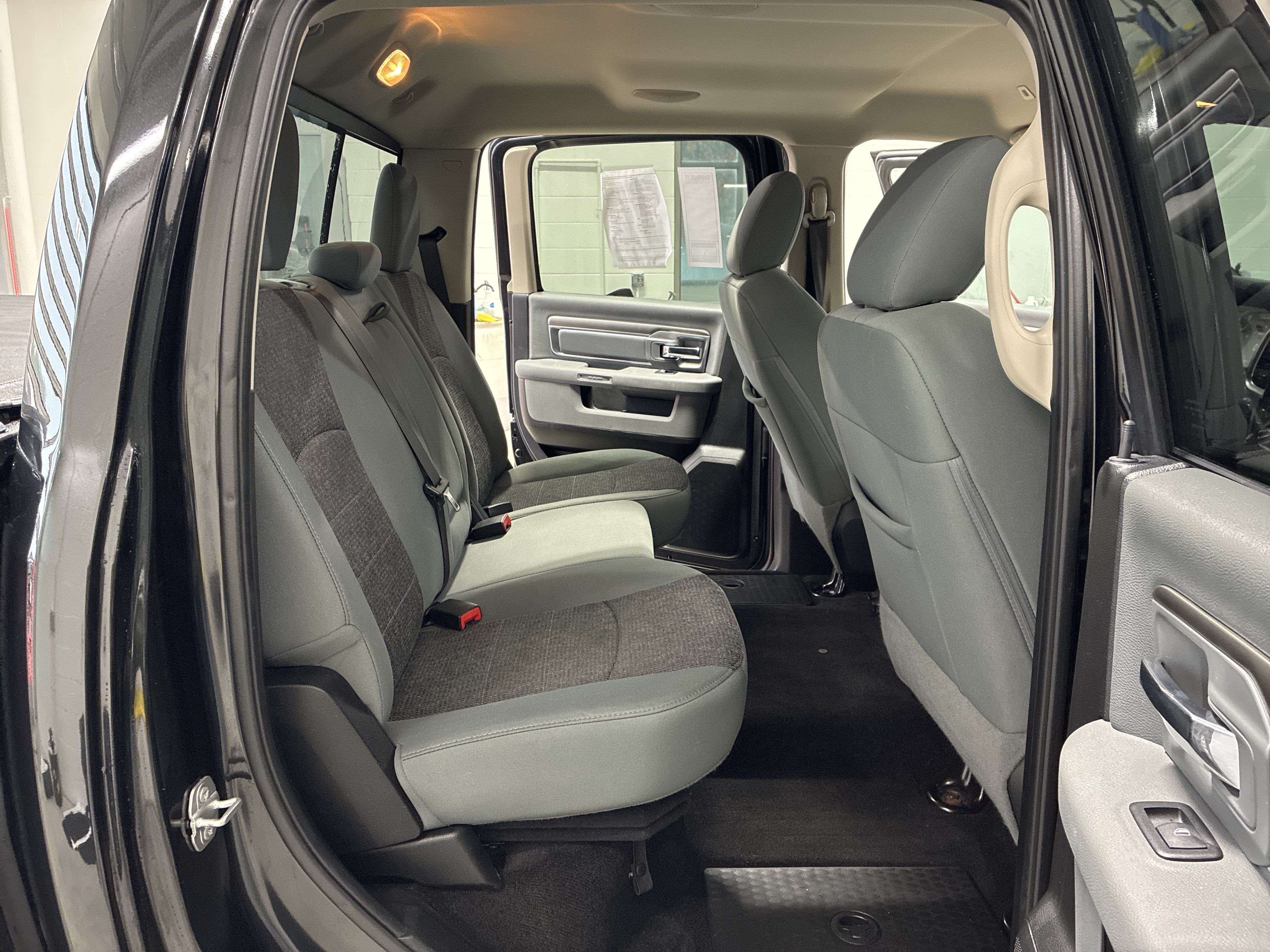 Used 2018 RAM 1500 SLT AWD/4WD image 11