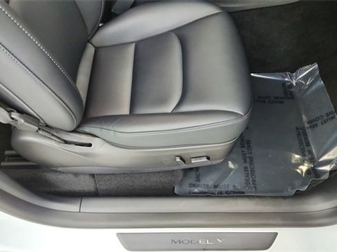 Used 2023 Tesla Model Y Performance image 22