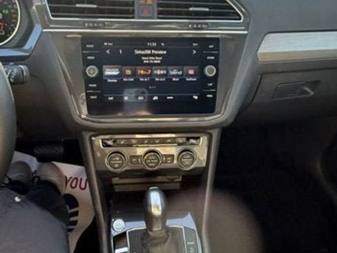 Certified 2019 Volkswagen Tiguan SE w/ Panoramic Sunroof Package image 21