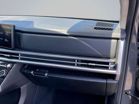 Used 2025 Hyundai Santa Fe SEL FWD image 17