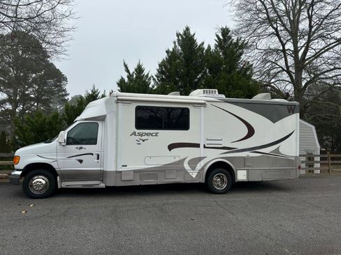 Used 2005 Ford E-450 and Econoline 450 image 2