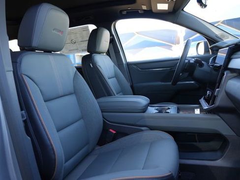 New 2026 GMC Acadia AT4 w/ Luxury Package image 18