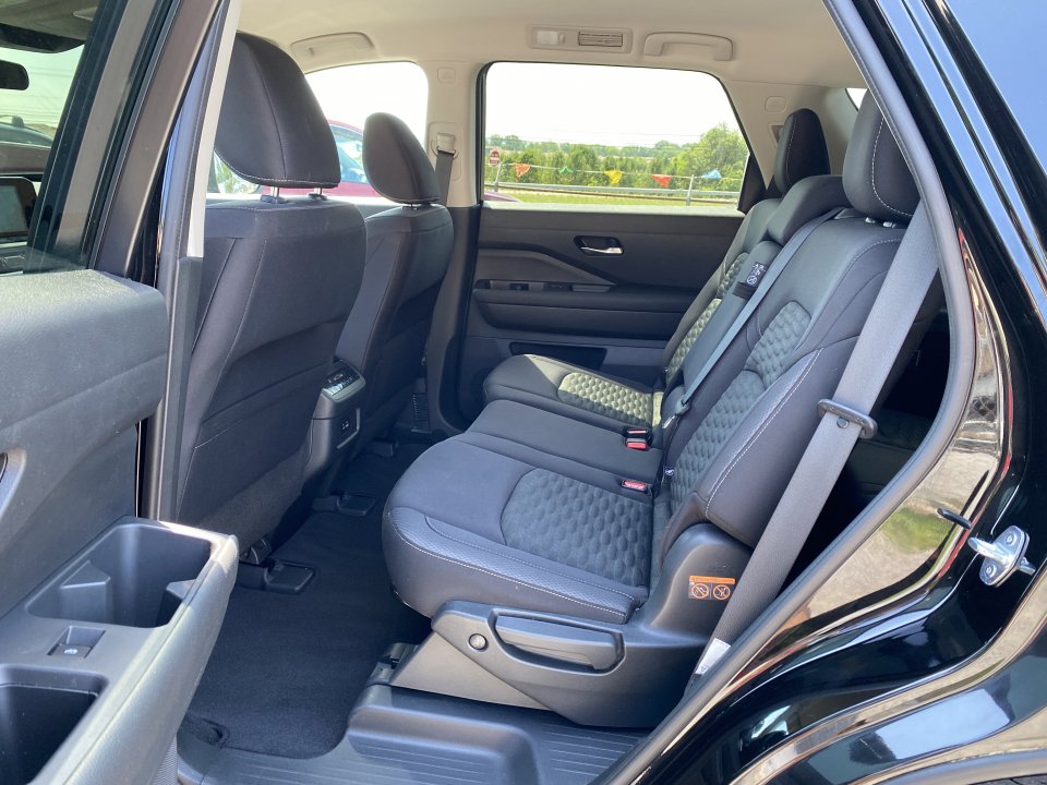 Used 2022 Nissan Pathfinder S FWD image 17