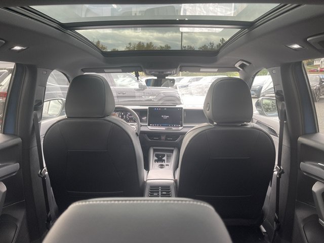 New 2026 Volkswagen Tiguan SE R-Line AWD/4WD image 8