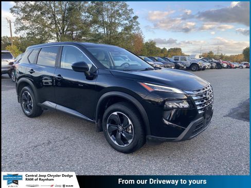 Used 2024 Nissan Rogue SV image 1