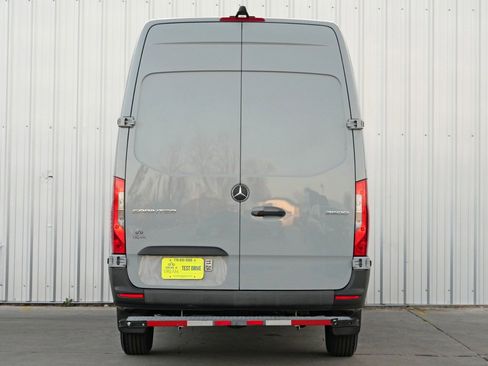 Used 2023 Mercedes-Benz Sprinter 2500 w/ Acoustic Package image 11