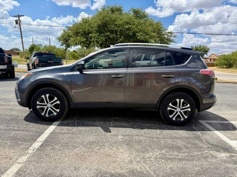Used 2016 Toyota RAV4 LE FWD image 6