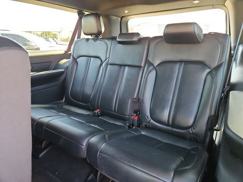 Used 2023 Jeep Wagoneer L Series III image 10