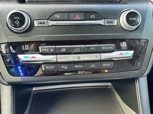 Used 2020 Ford Explorer Limited image 17