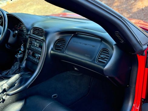 Used 2000 Chevrolet Corvette Coupe w/ Memory Pkg RWD image 16
