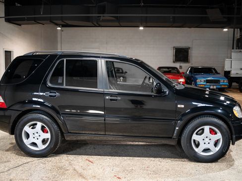 Used 2001 Mercedes-Benz ML 55 AMG 4MATIC image 10