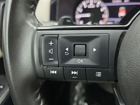 Used 2023 Nissan Pathfinder SV w/ Black Appearance Package image 24