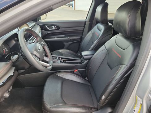 Used 2025 Jeep Compass Trailhawk AWD/4WD image 16