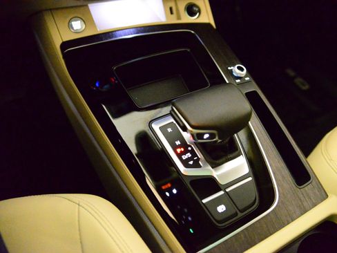 Certified 2025 Audi Q5 Premium image 13