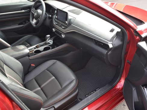 Used 2023 Nissan Altima 2.5 SR AWD/4WD image 8