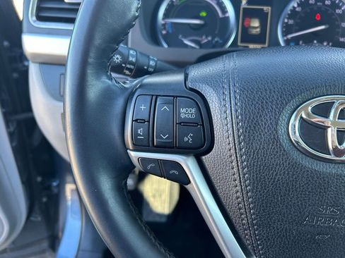 Used 2019 Toyota Highlander XLE image 20