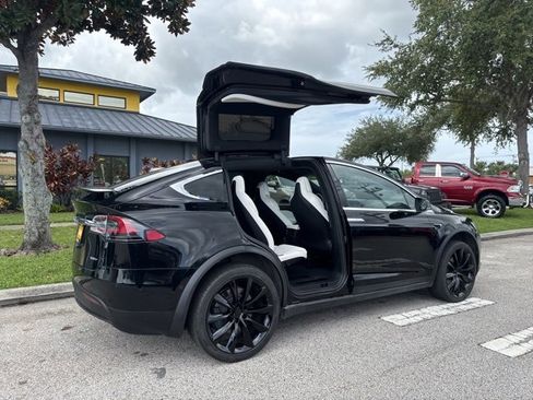 Used 2019 Tesla Model X 100D image 14