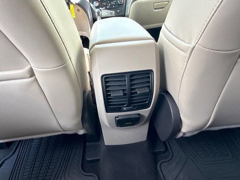 Used 2017 Ford Escape SE w/ SE Leather Comfort Package image 25