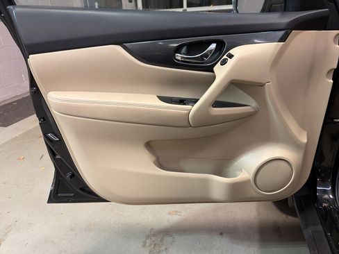 Used 2014 Nissan Rogue SL w/ SL Premium Package image 13