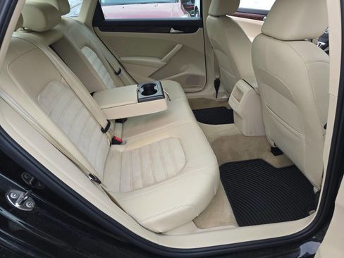 Used 2012 Volkswagen Passat 3.6 SEL Premium image 28