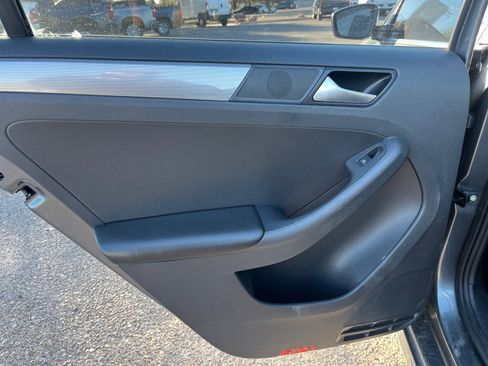 Used 2017 Volkswagen Jetta S image 16