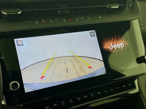 New 2026 Jeep Grand Cherokee Altitude image 17