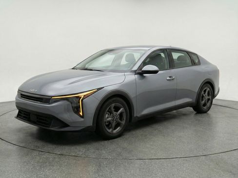 Used 2025 Kia K4 FWD image 3