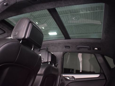Used 2017 Porsche Macan Turbo image 28