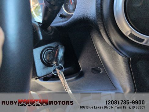 Used 2015 Jeep Wrangler Unlimited Rubicon w/ Dual Top Group AWD/4WD image 15