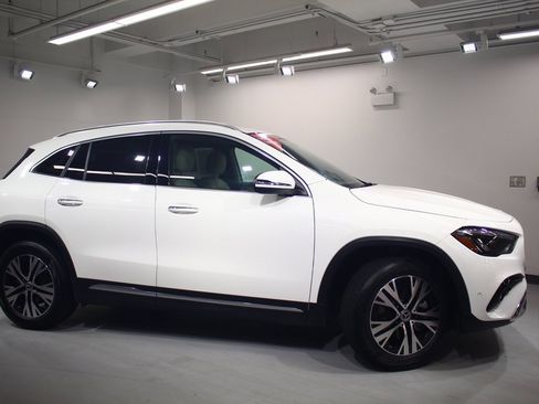 Used 2025 Mercedes-Benz GLA 250 4MATIC image 8