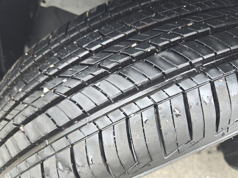 Used 2013 Toyota Yaris L FWD image 11