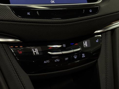 Used 2022 Cadillac XT5 Premium Luxury w/ LPO, Floor Liner Package image 39