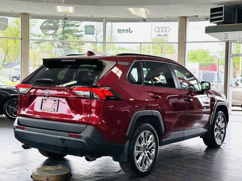 Used 2022 Toyota RAV4 XLE Premium AWD/4WD image 9