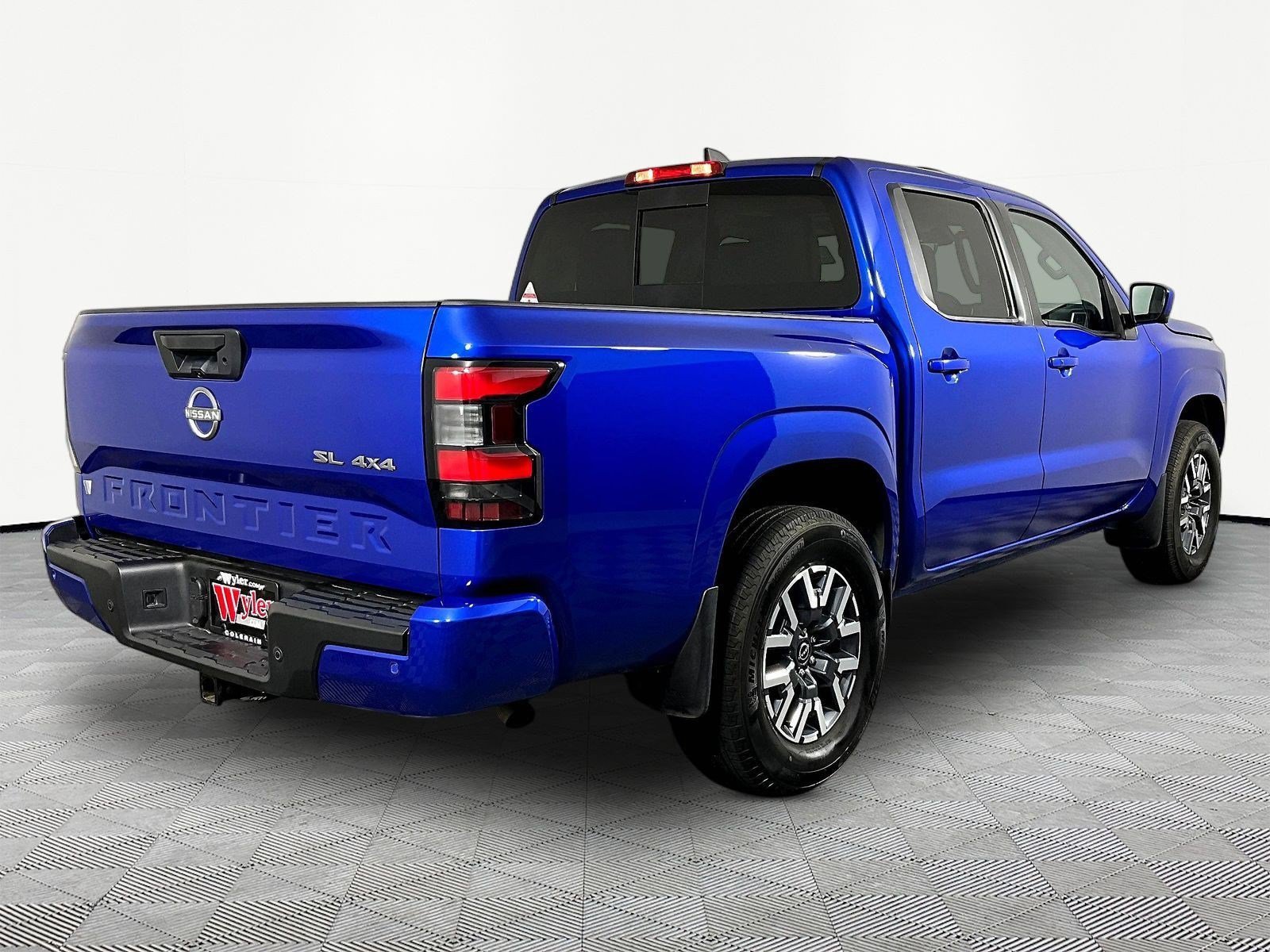 Used 2025 Nissan Frontier SL AWD/4WD image 6