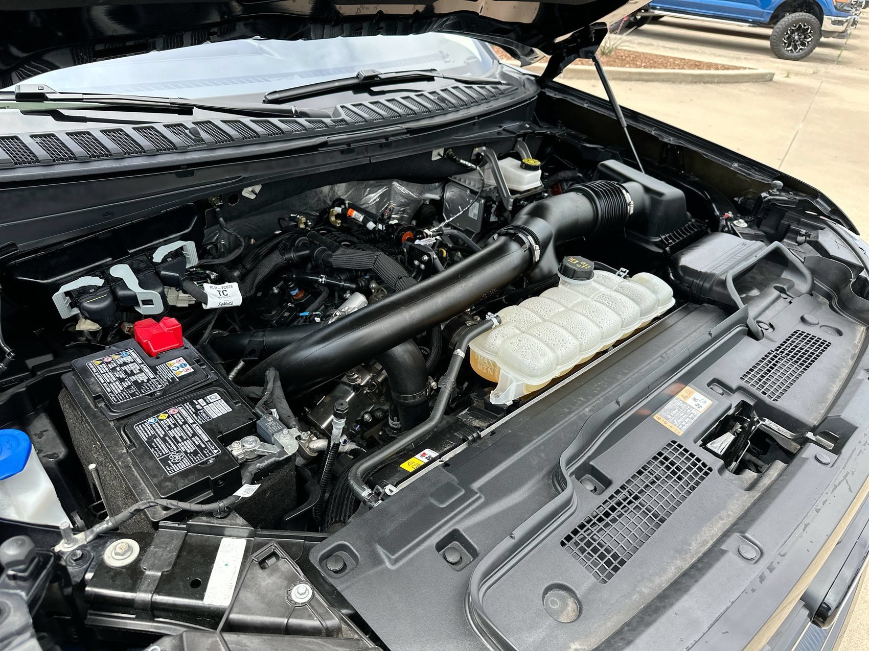 Used 2025 Ford Expedition Active AWD/4WD image 28