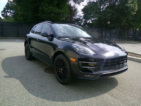 Used 2018 Porsche Macan Turbo image 20