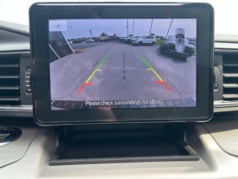 Used 2023 Ford Explorer XLT w/ Equipment Group 202A AWD/4WD image 20
