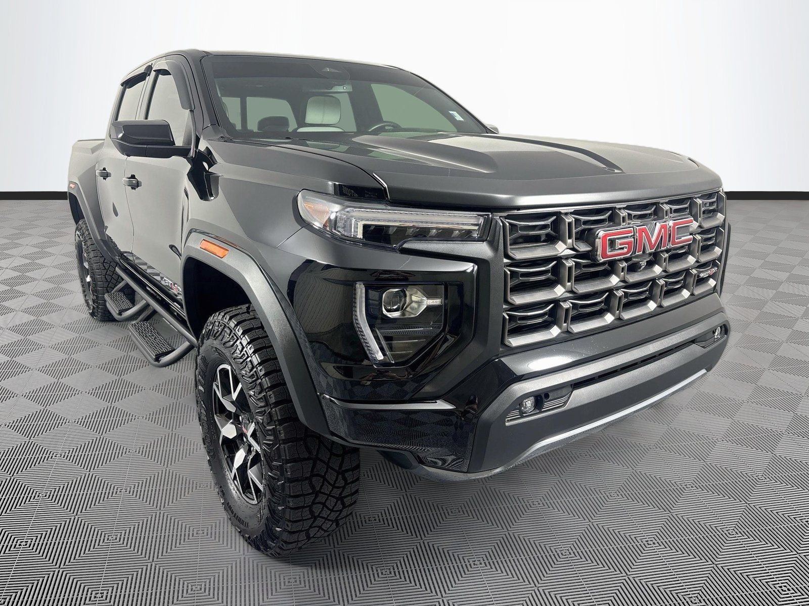 Used 2025 GMC Canyon AT4 w/ AT4X Package AWD/4WD image 1