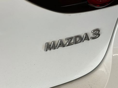 Used 2019 MAZDA MAZDA3 Premium image 24