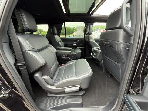 Used 2025 Ford Expedition Max Platinum w/ Stealth Performance Package AWD/4WD image 10