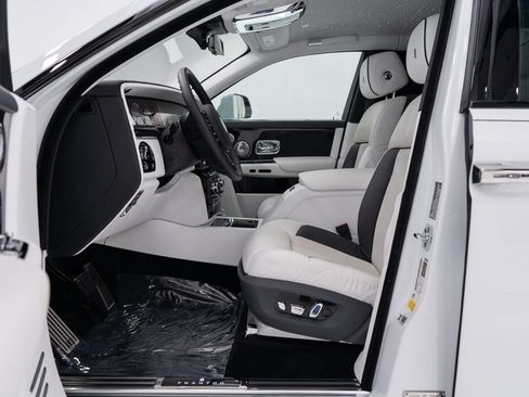Used 2023 Rolls-Royce Phantom Sedan RWD image 16