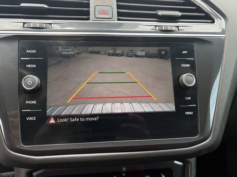 Used 2023 Volkswagen Tiguan SE FWD image 19